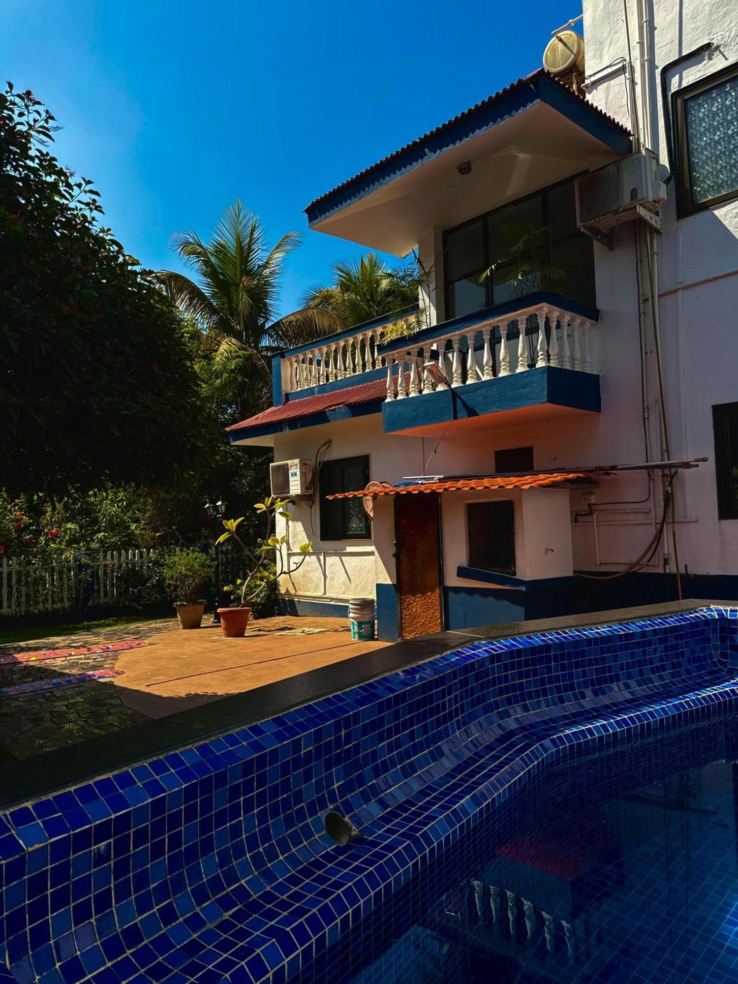 1Bhk Suites With Kitchen & Pool By Goaround Homes At Вагатор Экстерьер фото