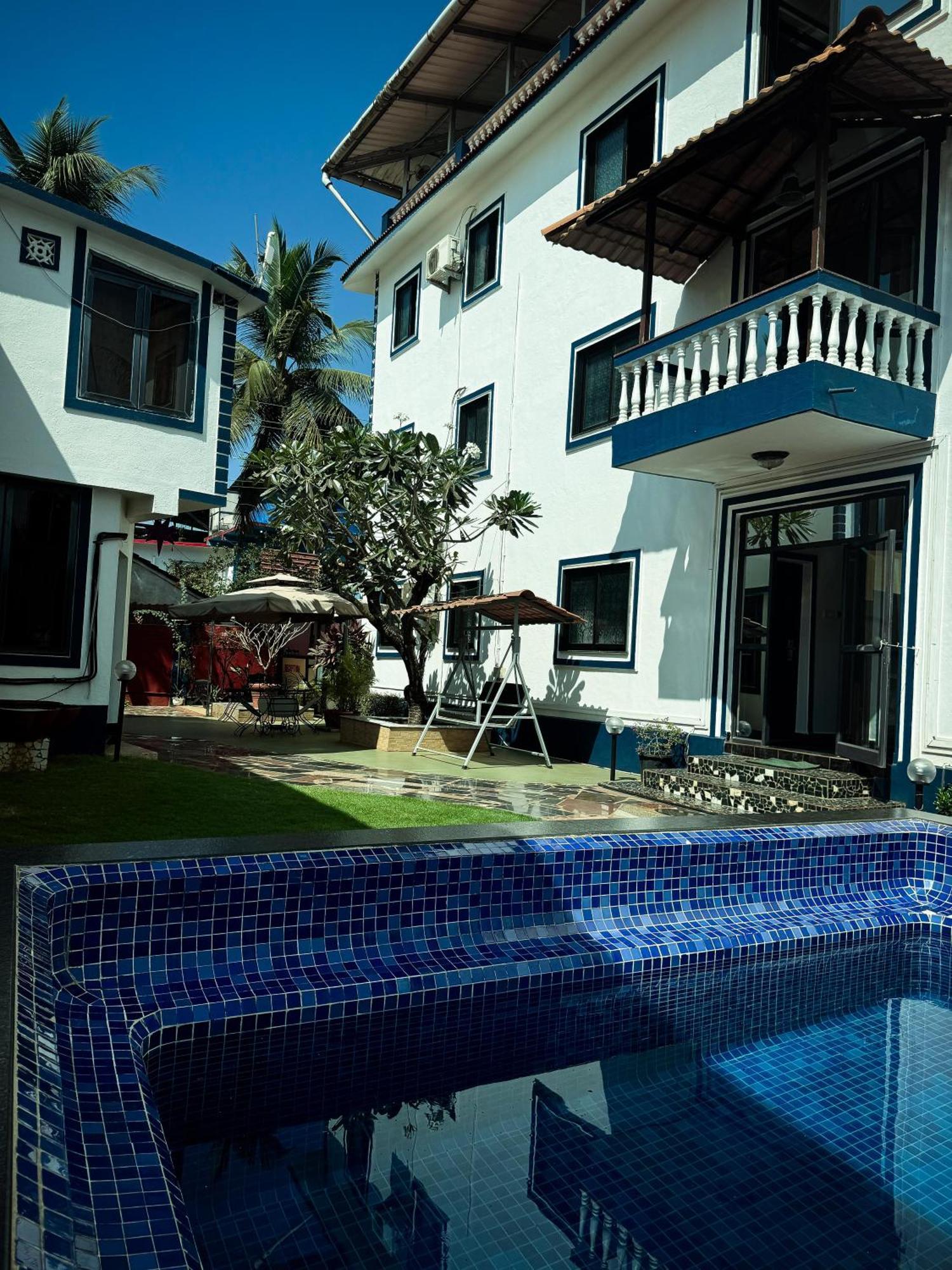 1Bhk Suites With Kitchen & Pool By Goaround Homes At Вагатор Экстерьер фото